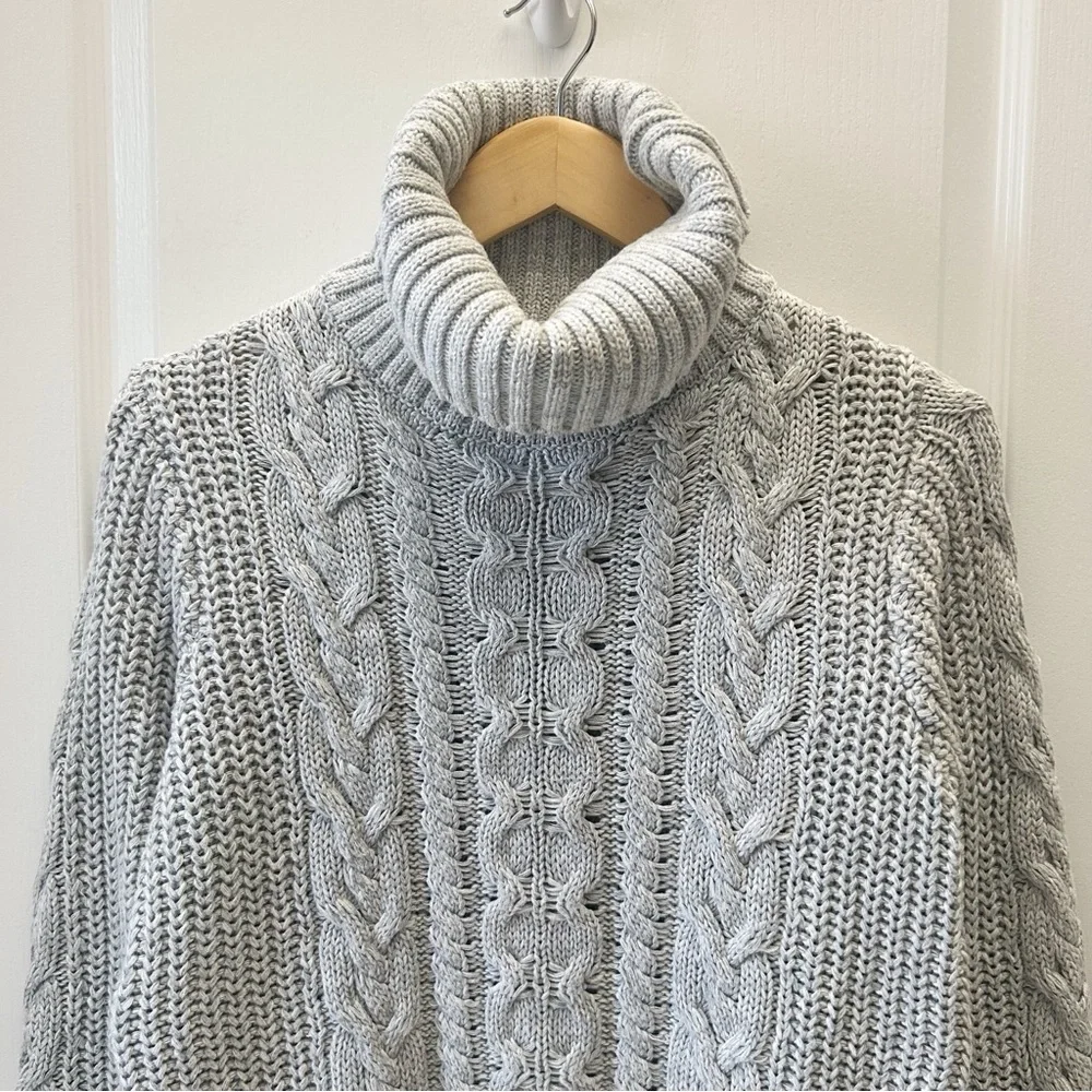 GAP Light Gray Cable Knit Turtleneck Sweater Size Medium - Picture 10 of 16